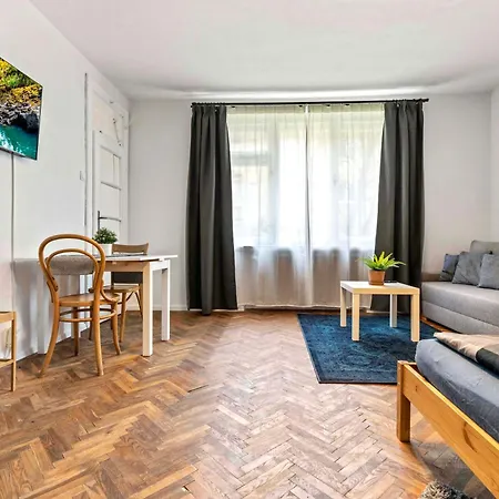 Cosy 10 Min Center *